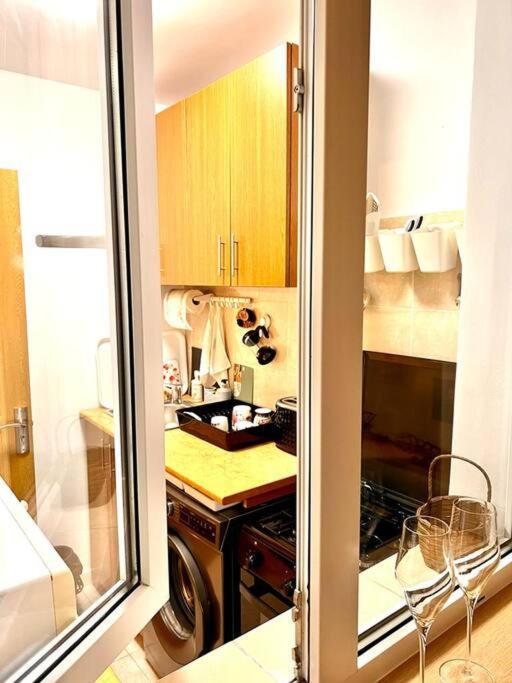 Appartement City View Studio In The Heart Of Bucarest Extérieur photo